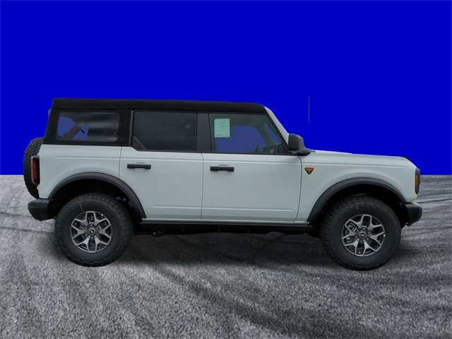 2025 Ford Bronco Badlands photo 3