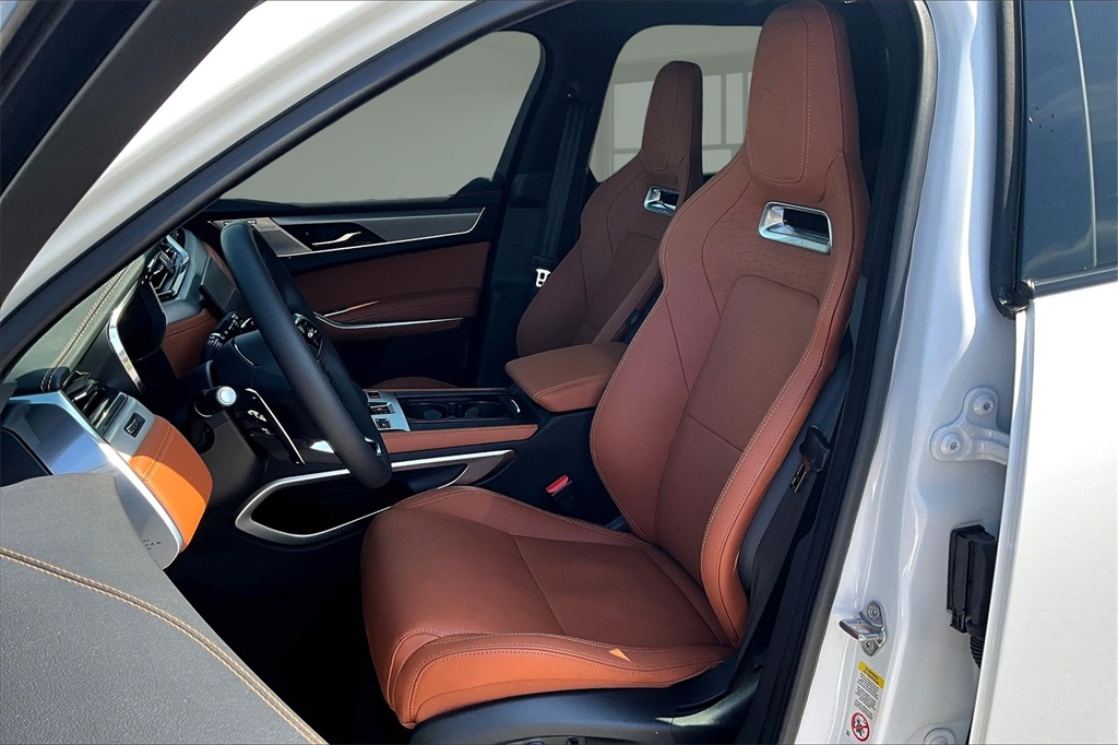 2026 Jaguar F-PACE P400 R-Dynamic S photo 9