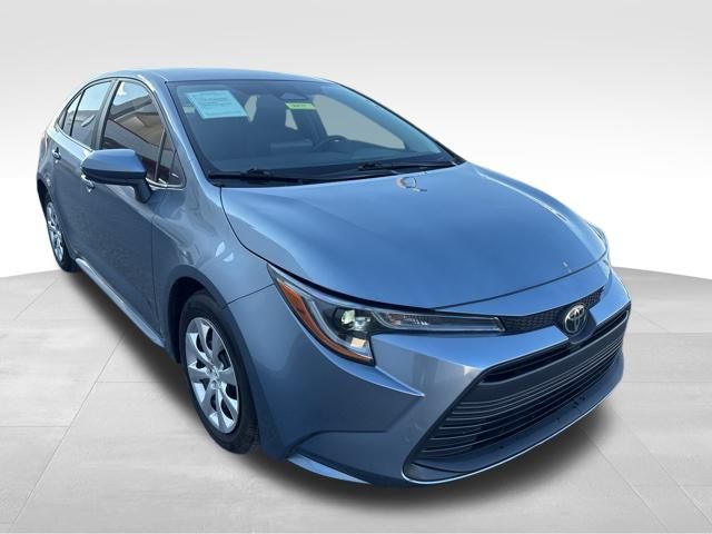 2024 Toyota Corolla LE's photo