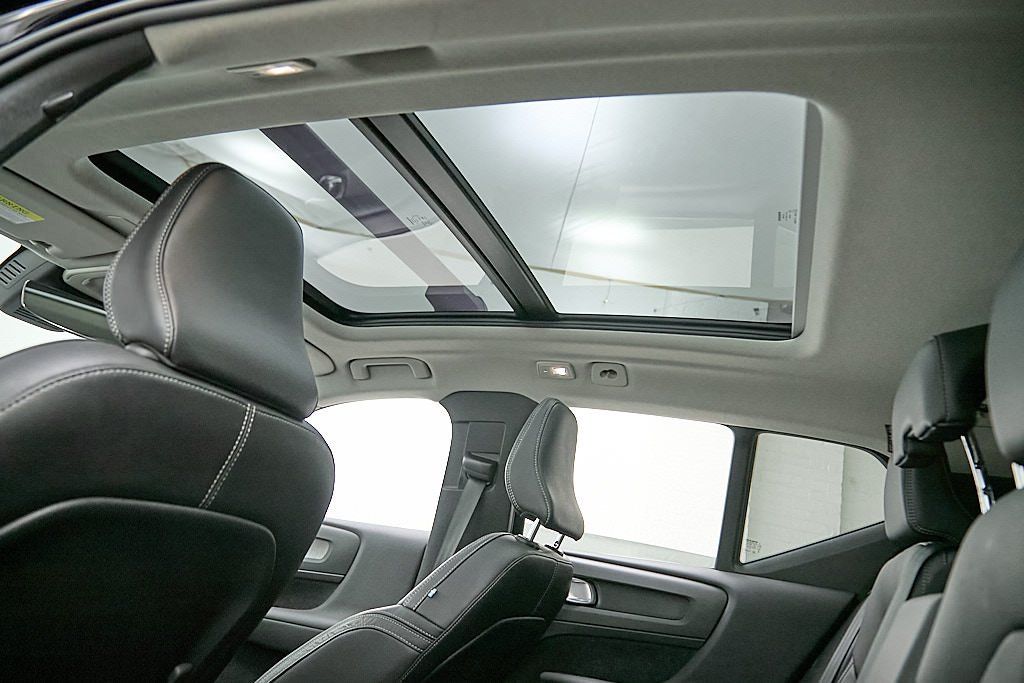 2023 VOLVO XC40 - Image 21