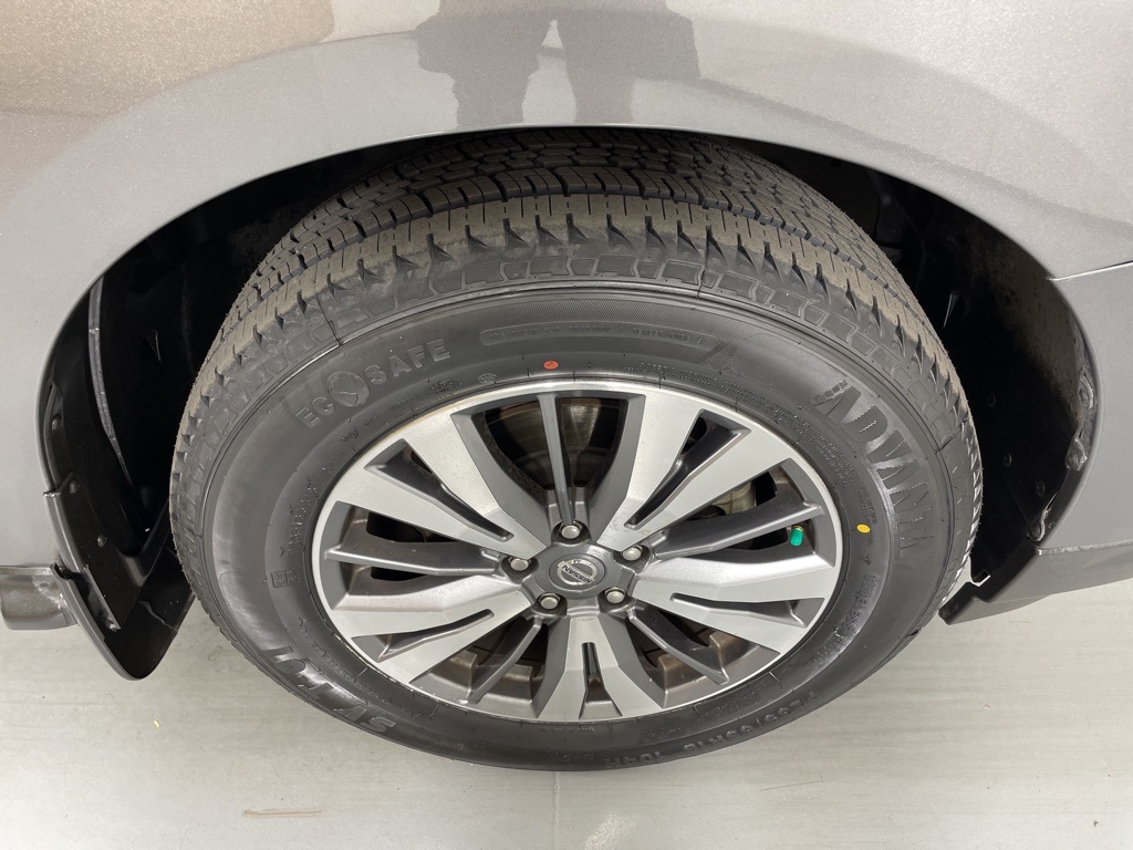 2020 Nissan Pathfinder S photo 11