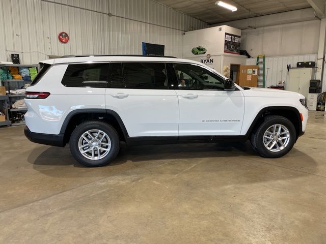 2025 Jeep Grand Cherokee Laredo Altitude photo 9
