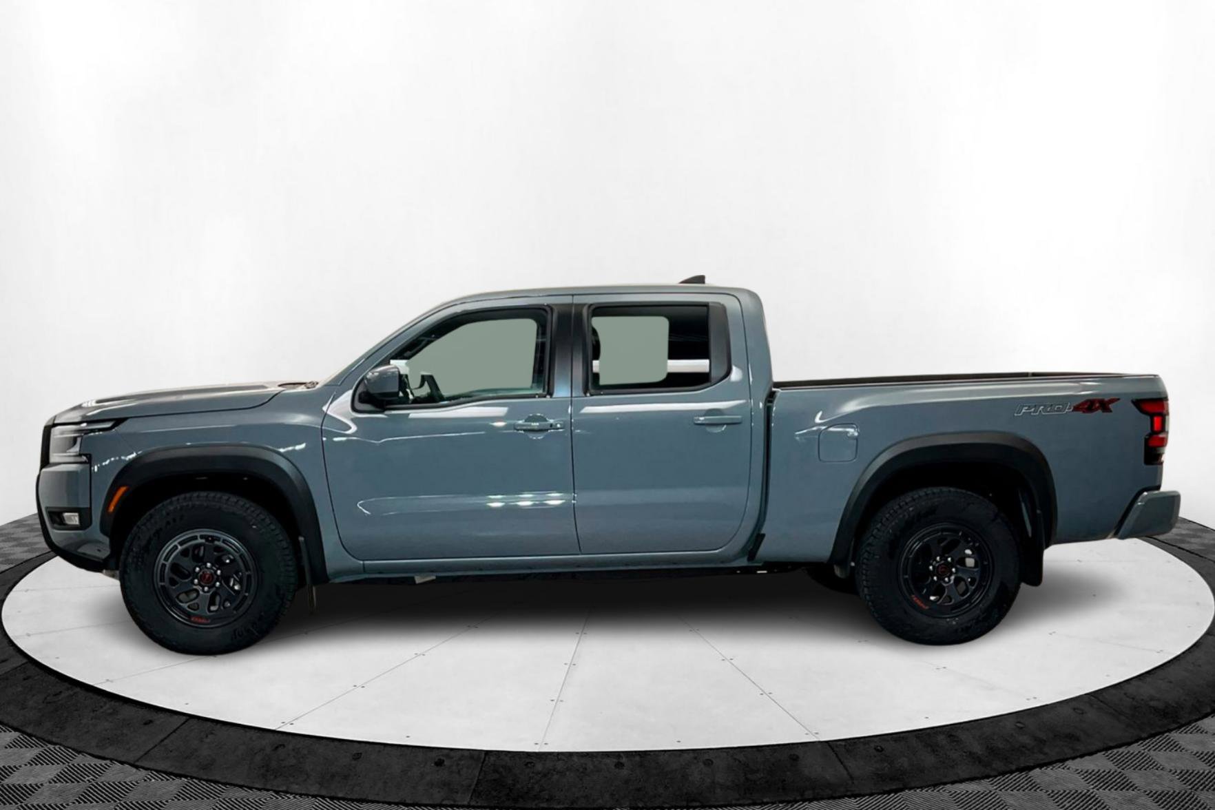 2025 Nissan Frontier PRO-4X photo 2
