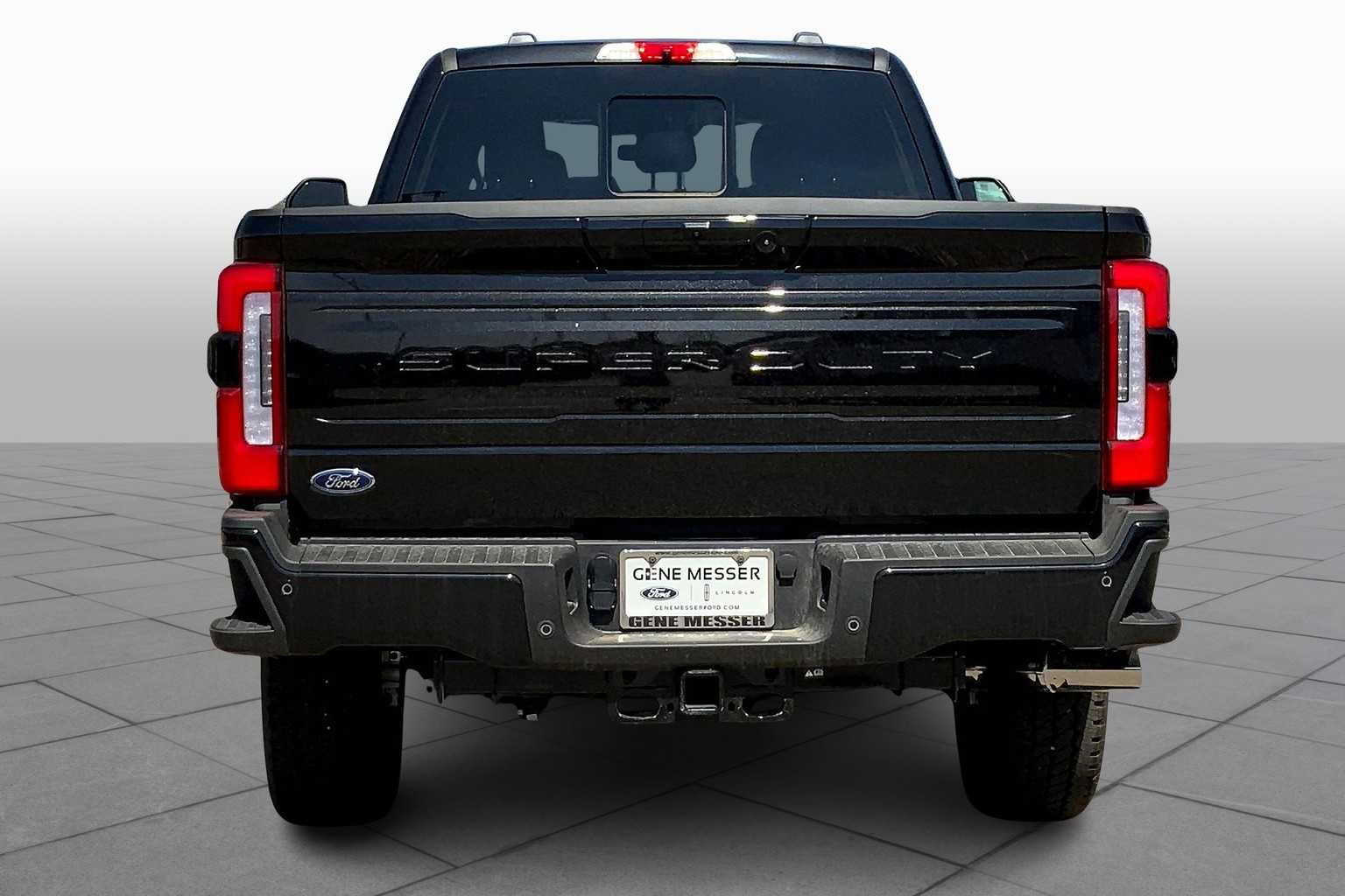 2025 Ford F-350 Platinum photo 4