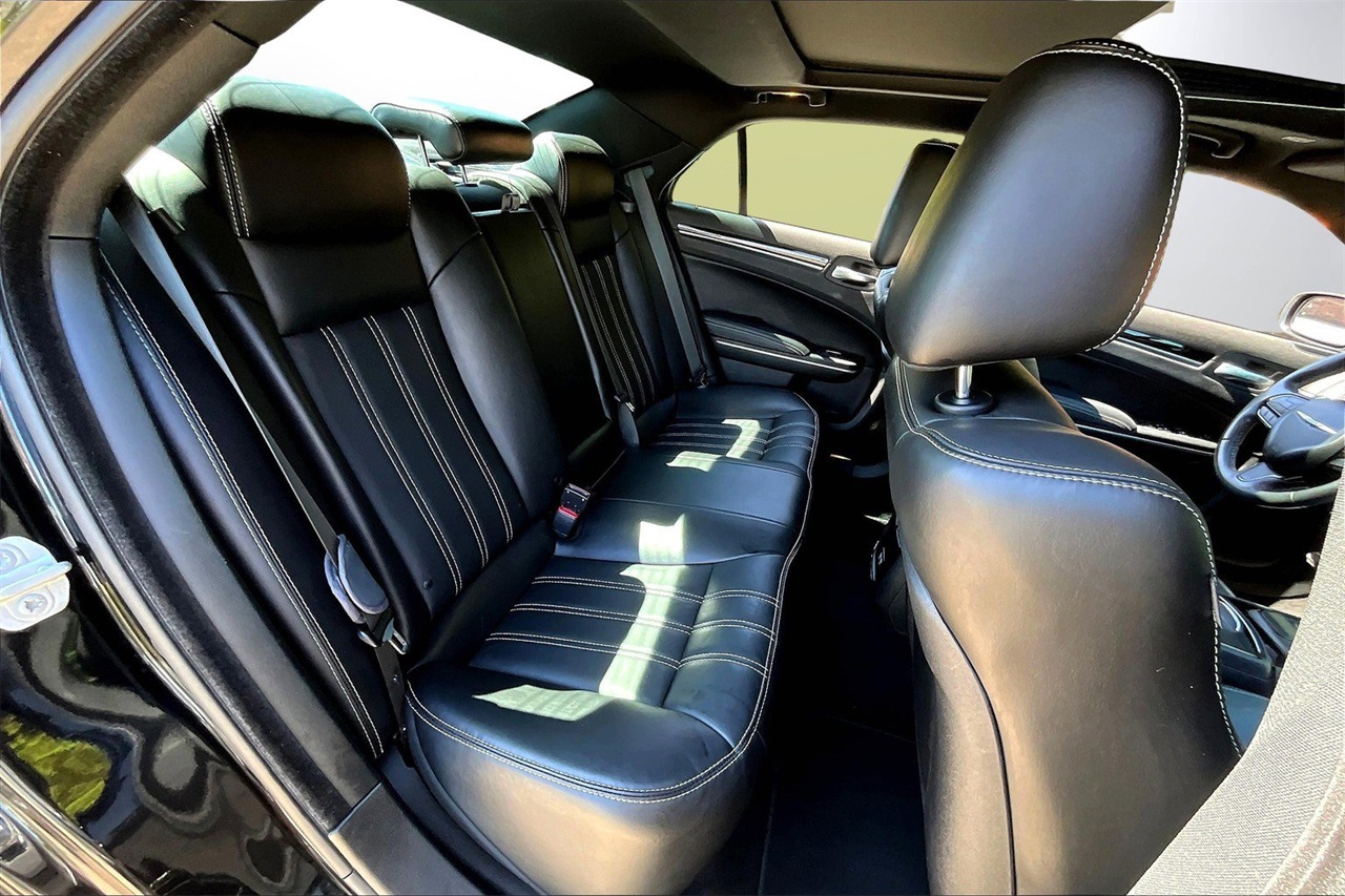 2019 Chrysler 300 S photo 23