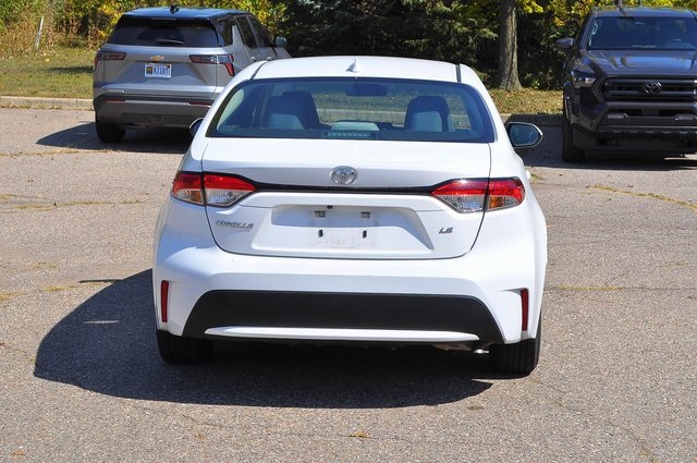 2022 Toyota Corolla LE photo 3