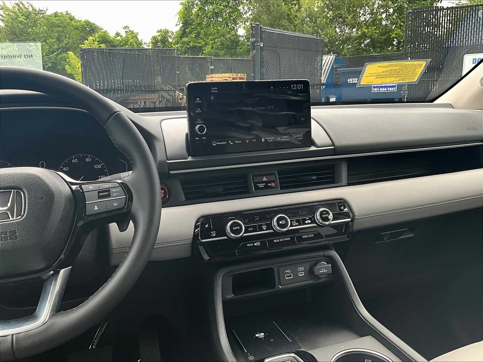 2025 Honda Pilot Touring photo 12