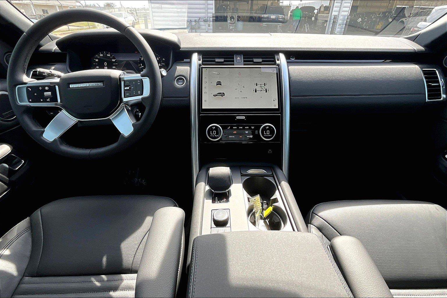 2025 Land Rover Discovery S photo 5