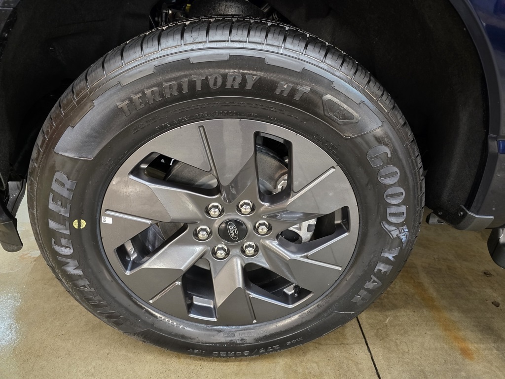 2024 Ford F-150 Lightning XLT photo 26