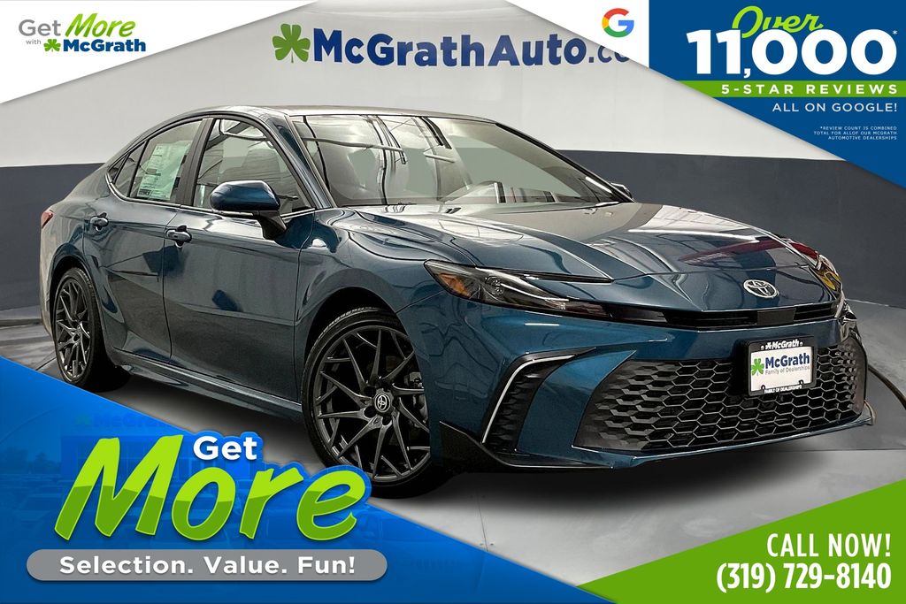 2025 Toyota Camry SE's photo