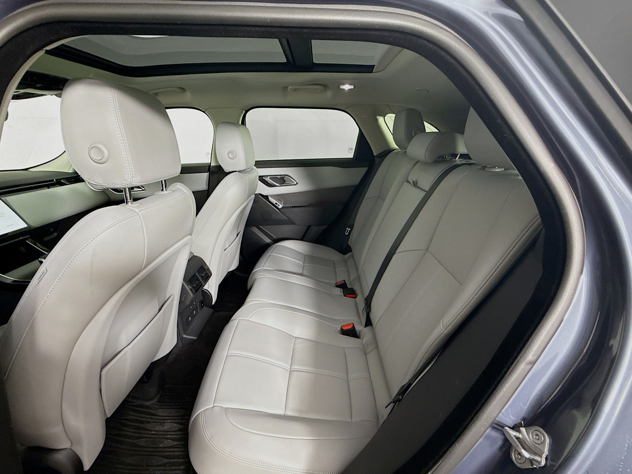 2025 Land Rover Range Rover Velar SE photo 18