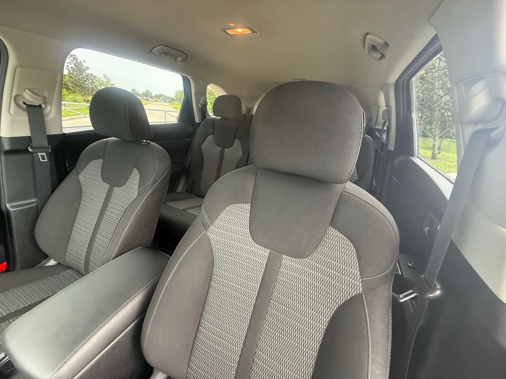 2022 Kia Sorento LX photo 23