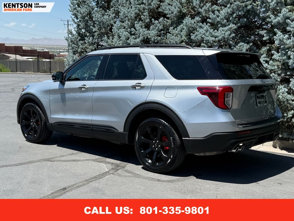 2023 Ford Explorer ST photo 3