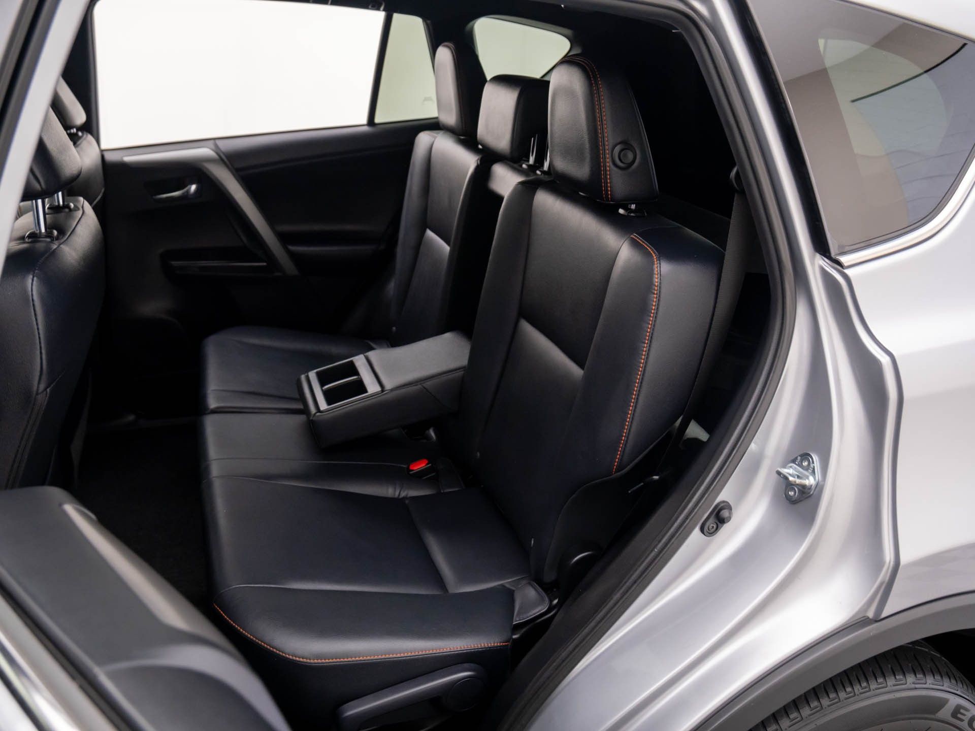 2016 Toyota RAV4 SE photo 13