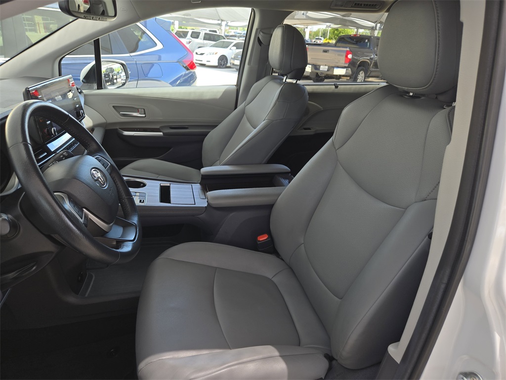 2024 Toyota Sienna XLE photo 20