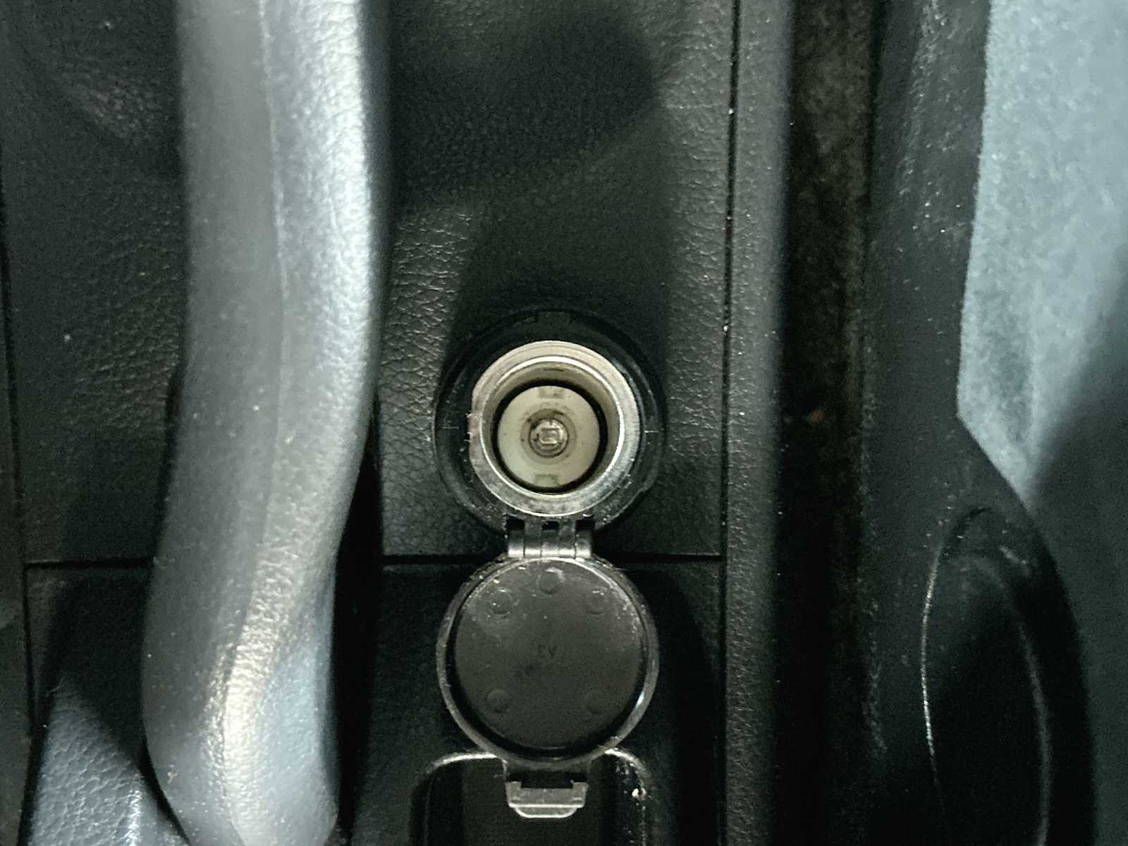 2011 Nissan Versa 1.8 S photo 28