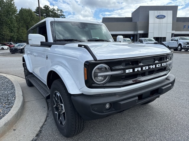 2025 Ford Bronco Outer Banks photo 2