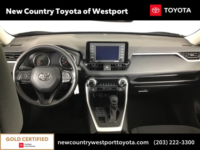 2022 Toyota RAV4 LE photo 6