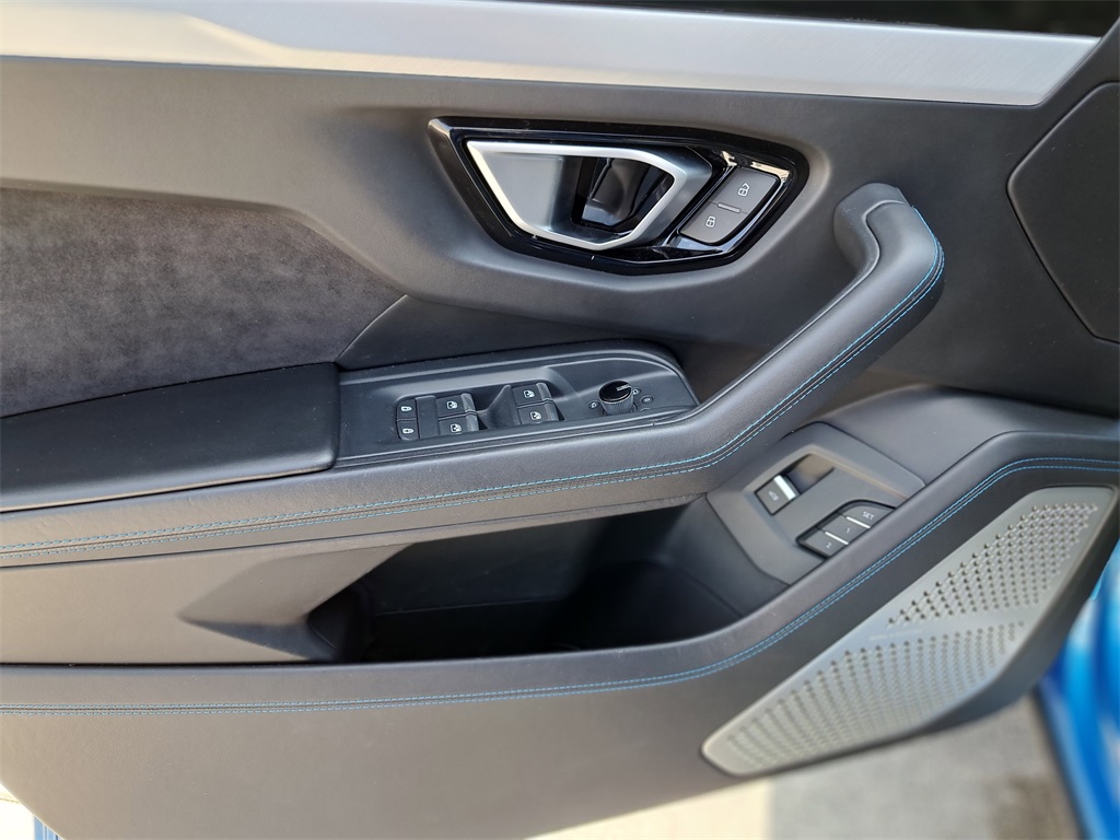 2021 Lamborghini Urus photo 25