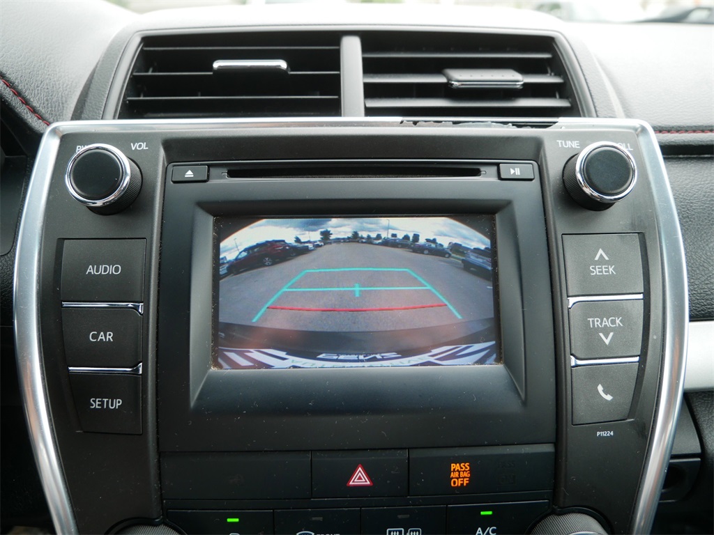 2016 Toyota Camry SE photo 25