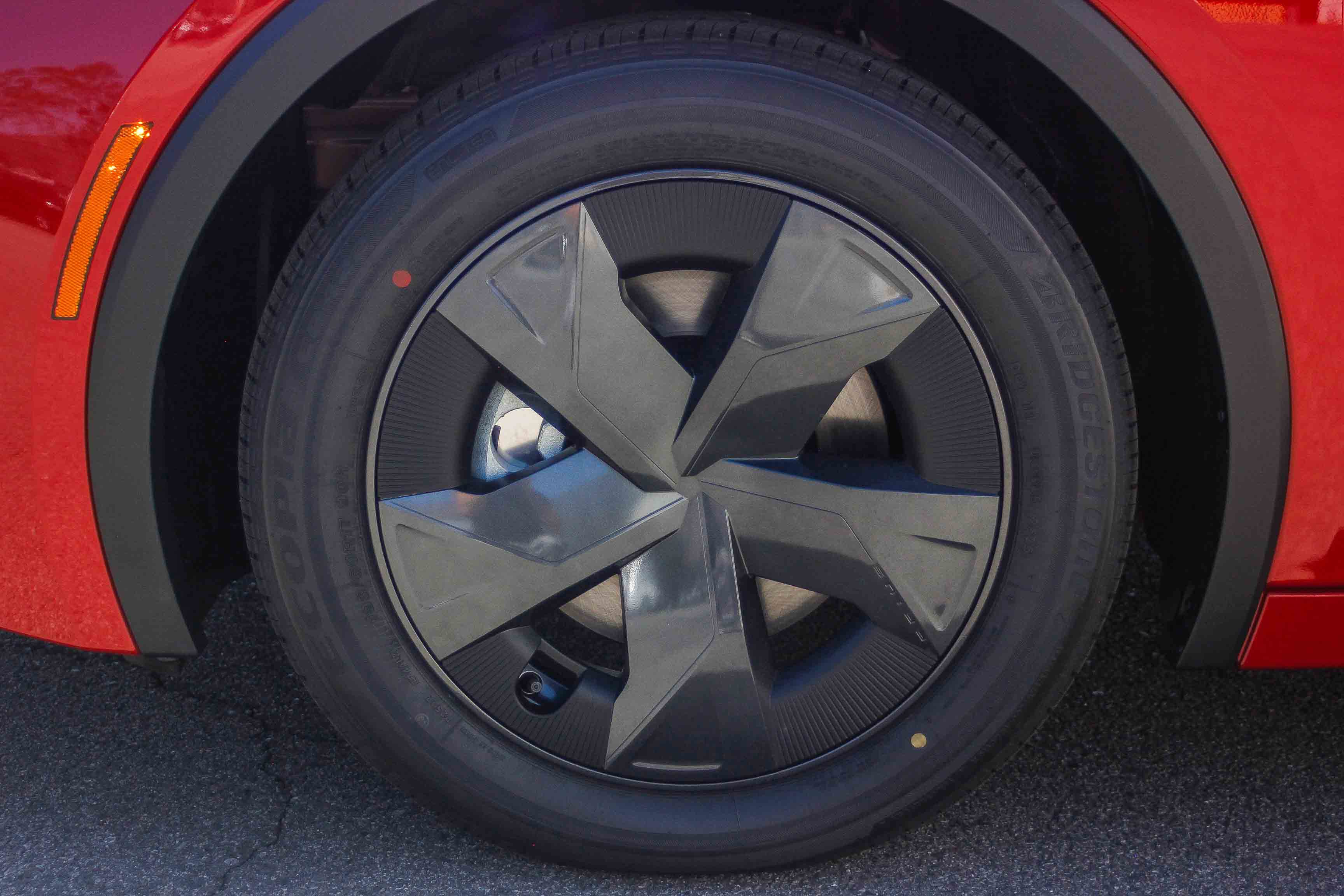 2026 Toyota Prius Plug-in Hybrid SE photo 10