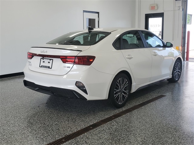 2023 Kia Forte GT-Line photo 2