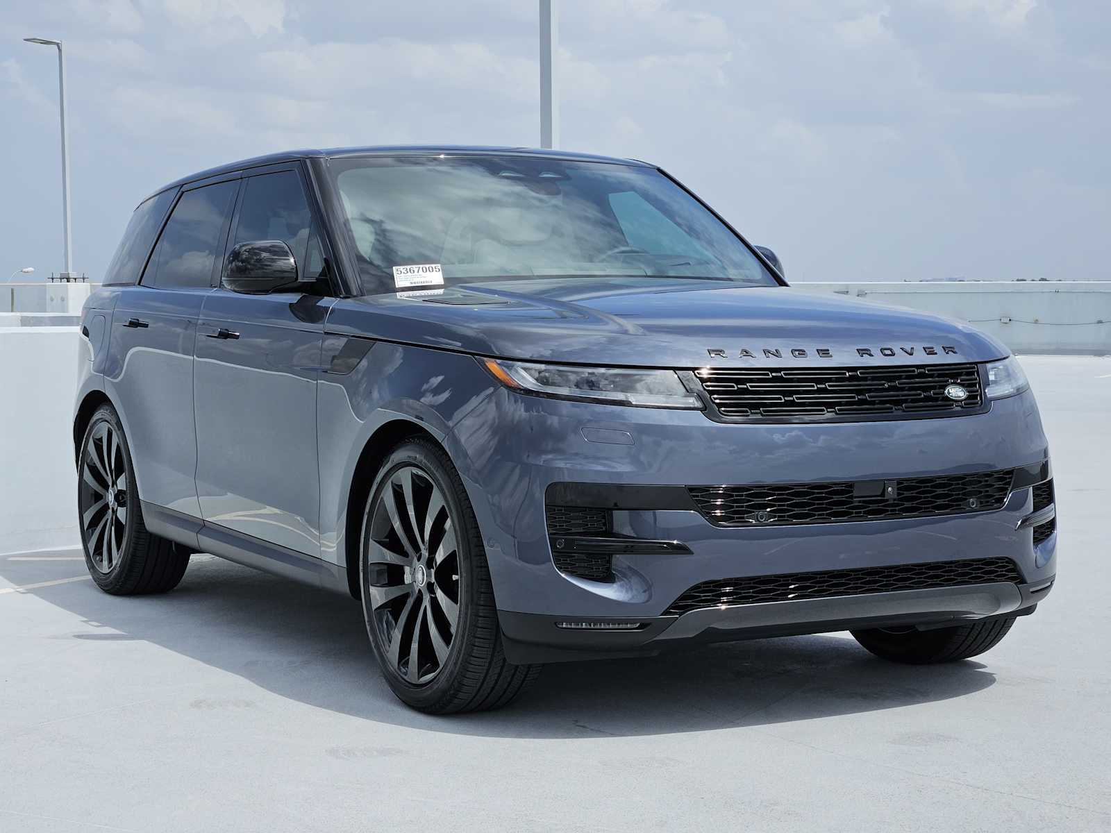 2025 Land Rover Range Rover Sport SE photo 3
