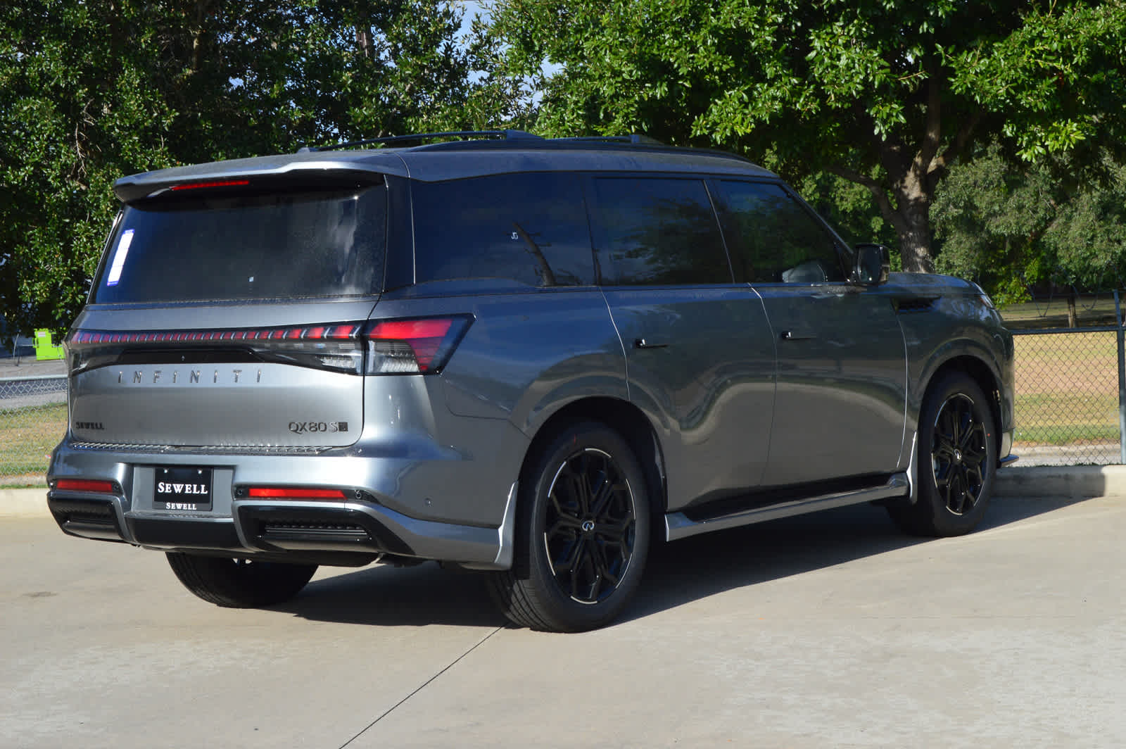 2026 Infiniti QX80 Sensory photo 3