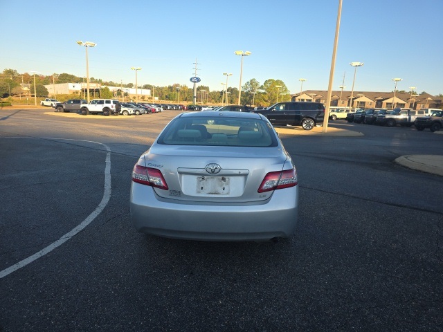 2010 Toyota Camry LE photo 3