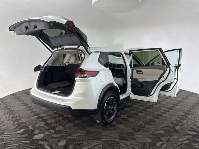 2024 Nissan Rogue SV photo 13