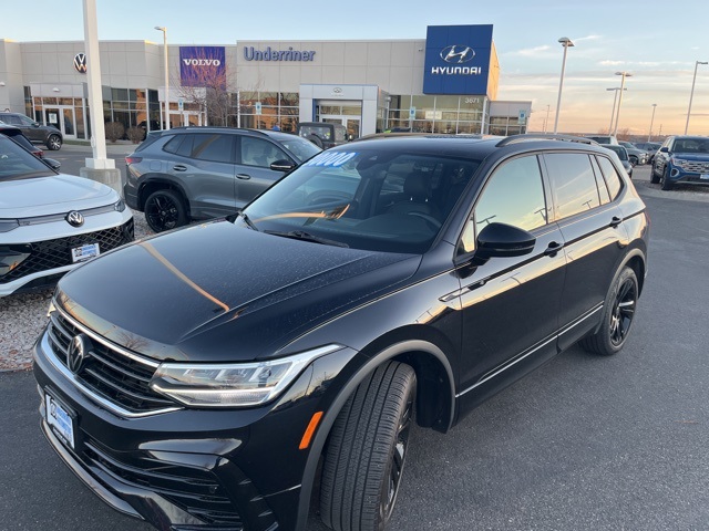 2024 Volkswagen Tiguan SE R-LINE BLACK's photo