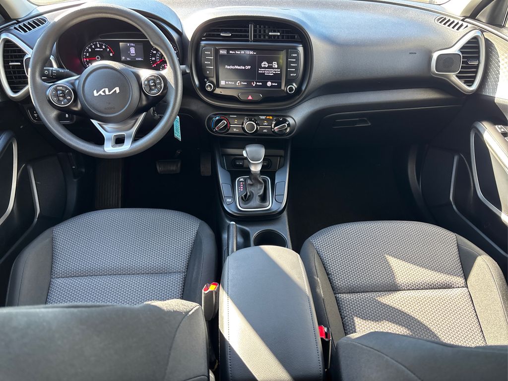 2022 Kia Soul LX photo 13