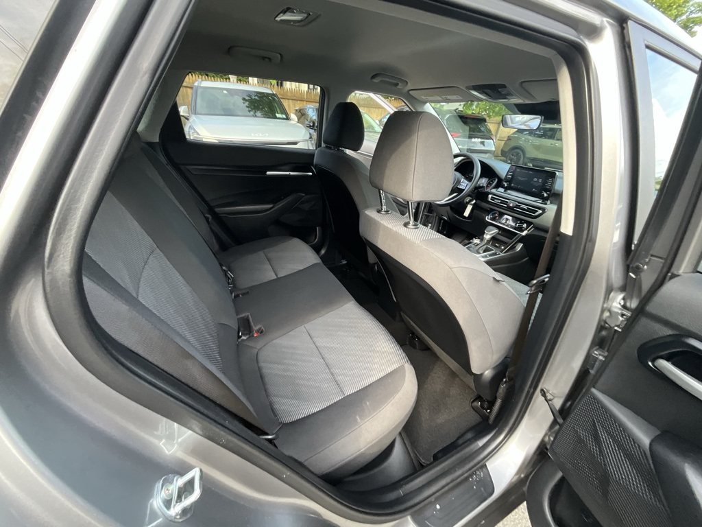 2023 Kia Seltos LX photo 24