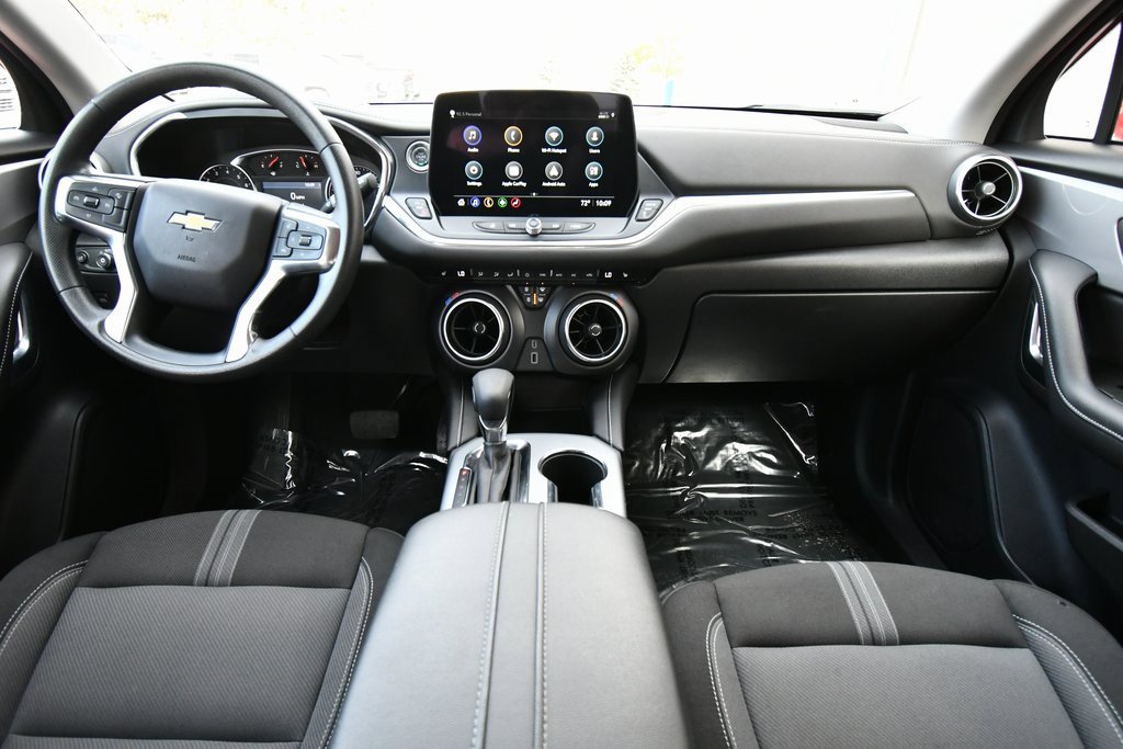 2025 Chevrolet Blazer 2LT photo 2