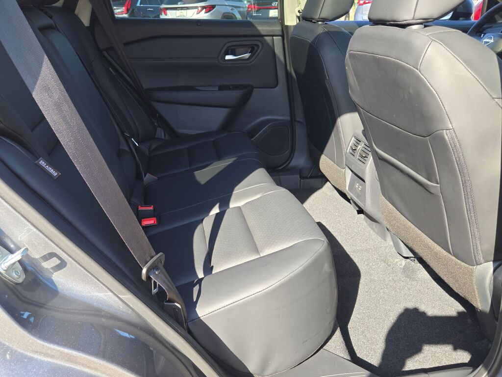 2026 Nissan Rogue SV photo 7