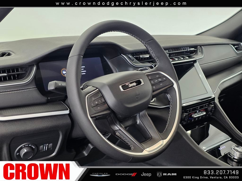 2025 Jeep Grand Cherokee Laredo Altitude photo 21