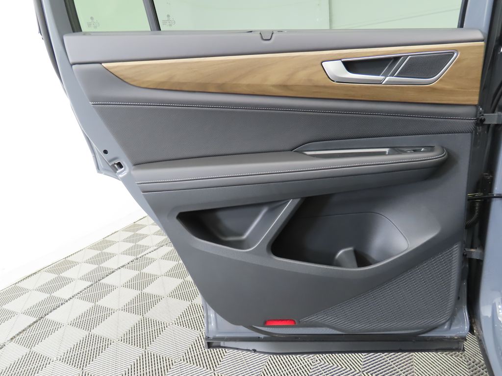 2026 Volkswagen Atlas SE Technology photo 25