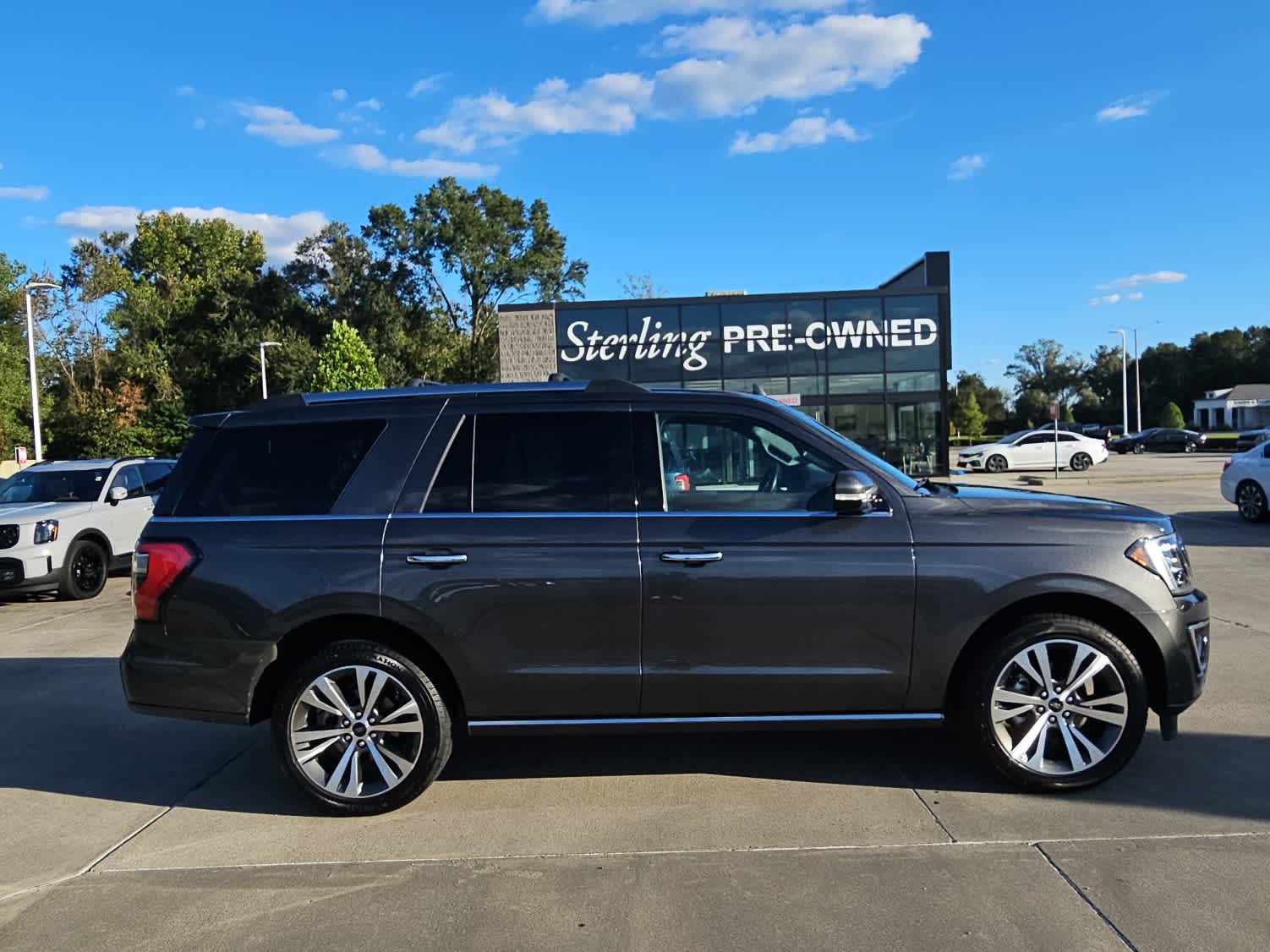 2021 Ford Expedition Limited's photo