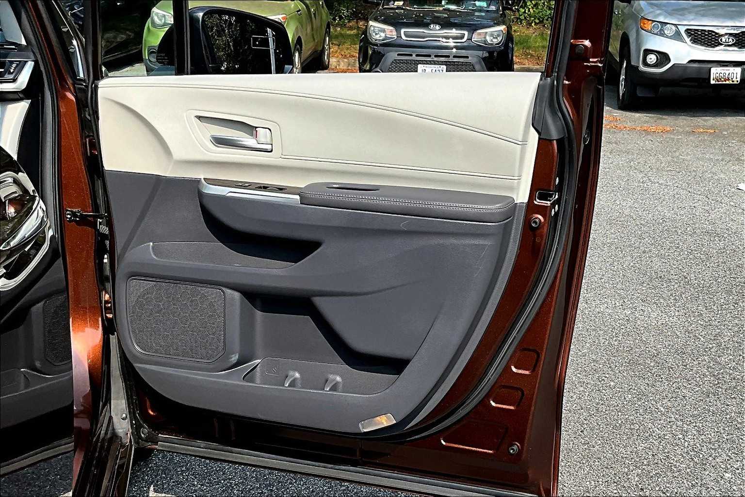 2024 Toyota Sienna XLE photo 21