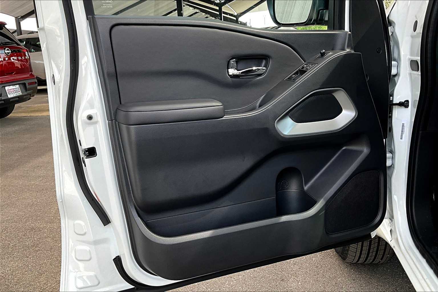 2025 Nissan Frontier SV photo 13