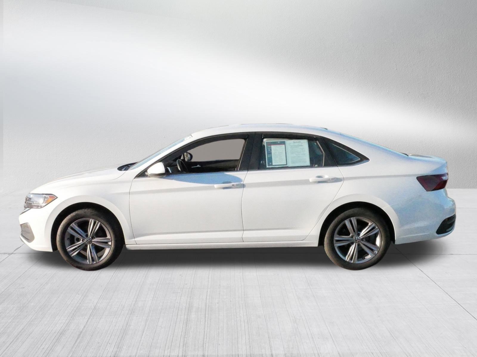 2023 Volkswagen Jetta SE photo 4