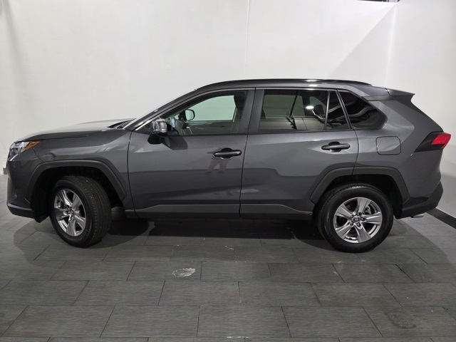 2023 Toyota RAV4 XLE photo 2