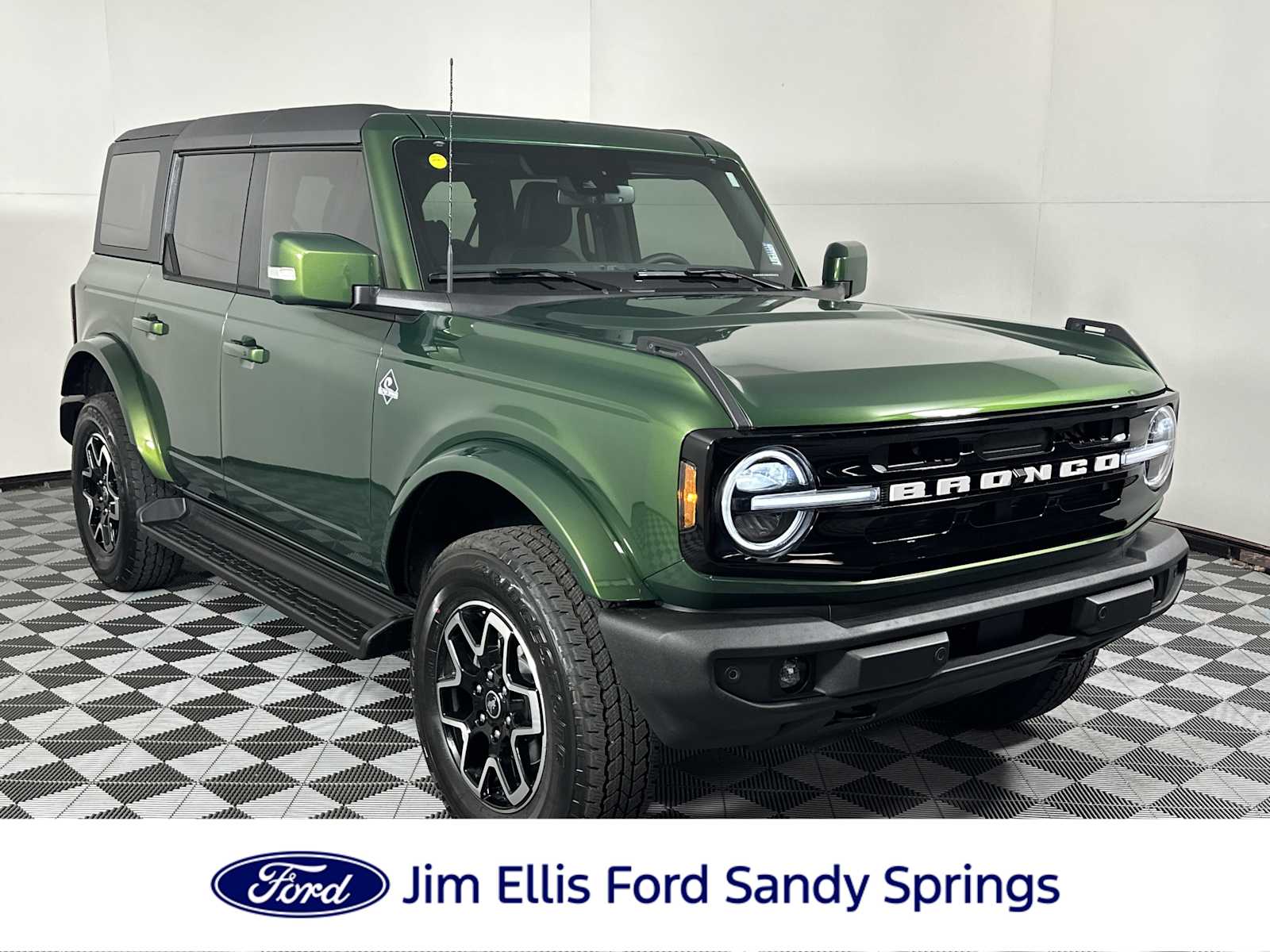 2025 Ford Bronco 4-Door Outer Banks's photo