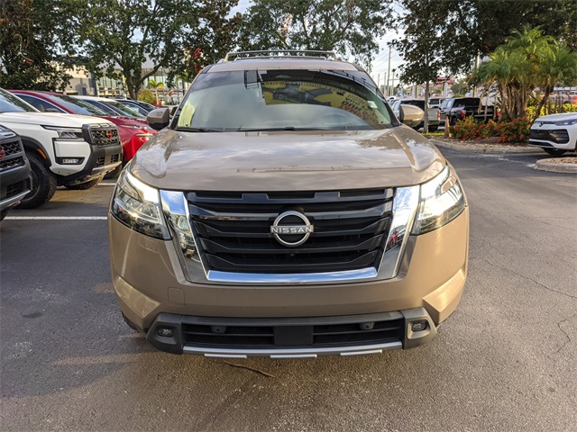 2023 Nissan Pathfinder Platinum photo 6