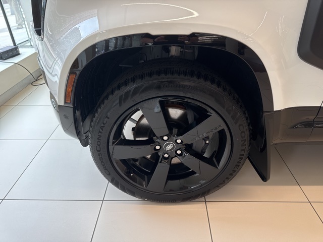 2025 Land Rover Defender 110 X-Dynamic SE photo 2