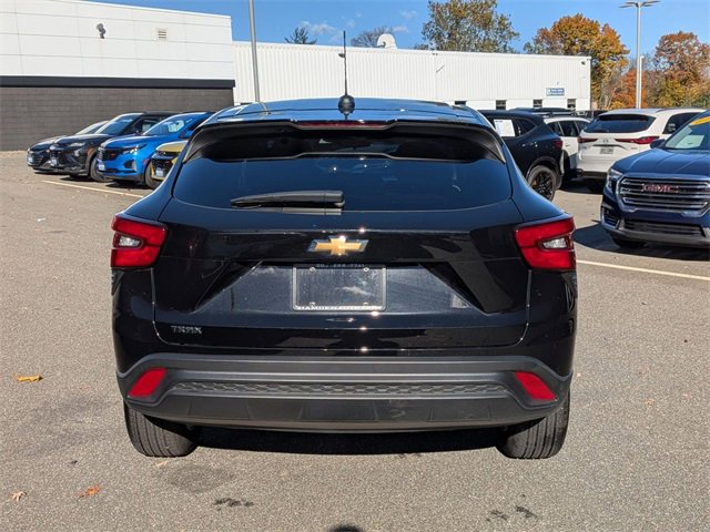 2024 Chevrolet Trax LS photo 2