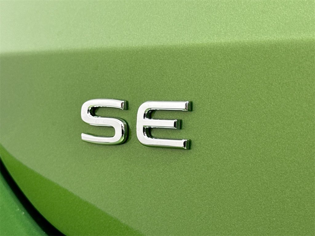 2025 Volkswagen Taos SE photo 18