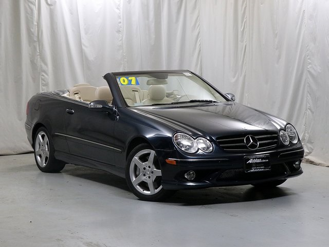 Used 2007 Mercedes-Benz CLK-Class CLK550 with VIN WDBTK72FX7T075877 for sale in Northbrook, IL