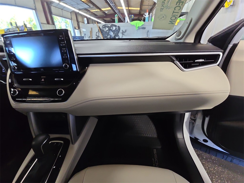 2022 Toyota Corolla Cross XLE photo 11