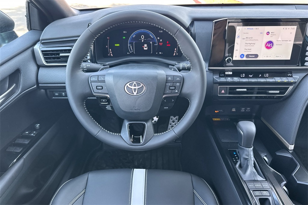2025 Toyota Camry SE photo 14